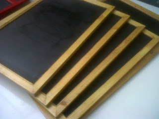 BLACKBOARD-GANTUNG-KAYU