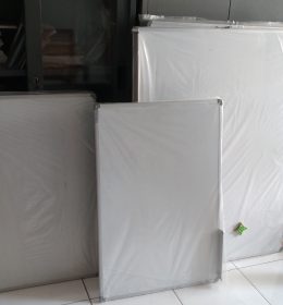 Harga papan Tulis Whiteboard Magnetik Hanako 90x120 gantung