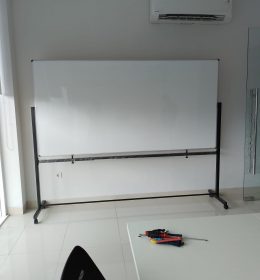 Papan Tulis Whiteboard Standing 90x180 Magnetic BSI