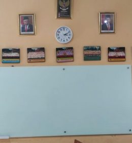 Jual Papan Tulis Kaca Glassboard Sekolah di Bintaro Sektor 7 Tangerang Selatan