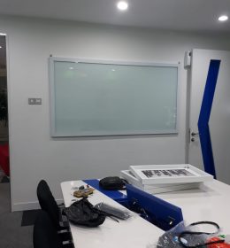 papan tulis Kaca Frame Aluminium 90x200 Magnetik